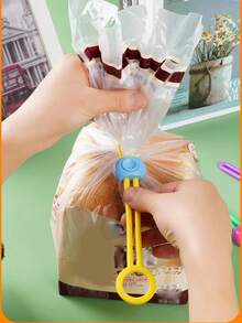 3pcs/6pcs Random Color Food Bag Sealing Clips, Reusable & Adjustable Bag Sealer Clips, Suitable For Plastic Bags, String Bags And Snack Bags, Silicone Food Bag Sealing Clips, Organizer - Multicolor - View 3