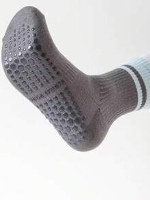 4 pares de calcetines deportivos multicolor unisex, antideslizantes para yoga, correr, fútbol, adecuados para deportes al aire interiores - Multicolor - Ver 2