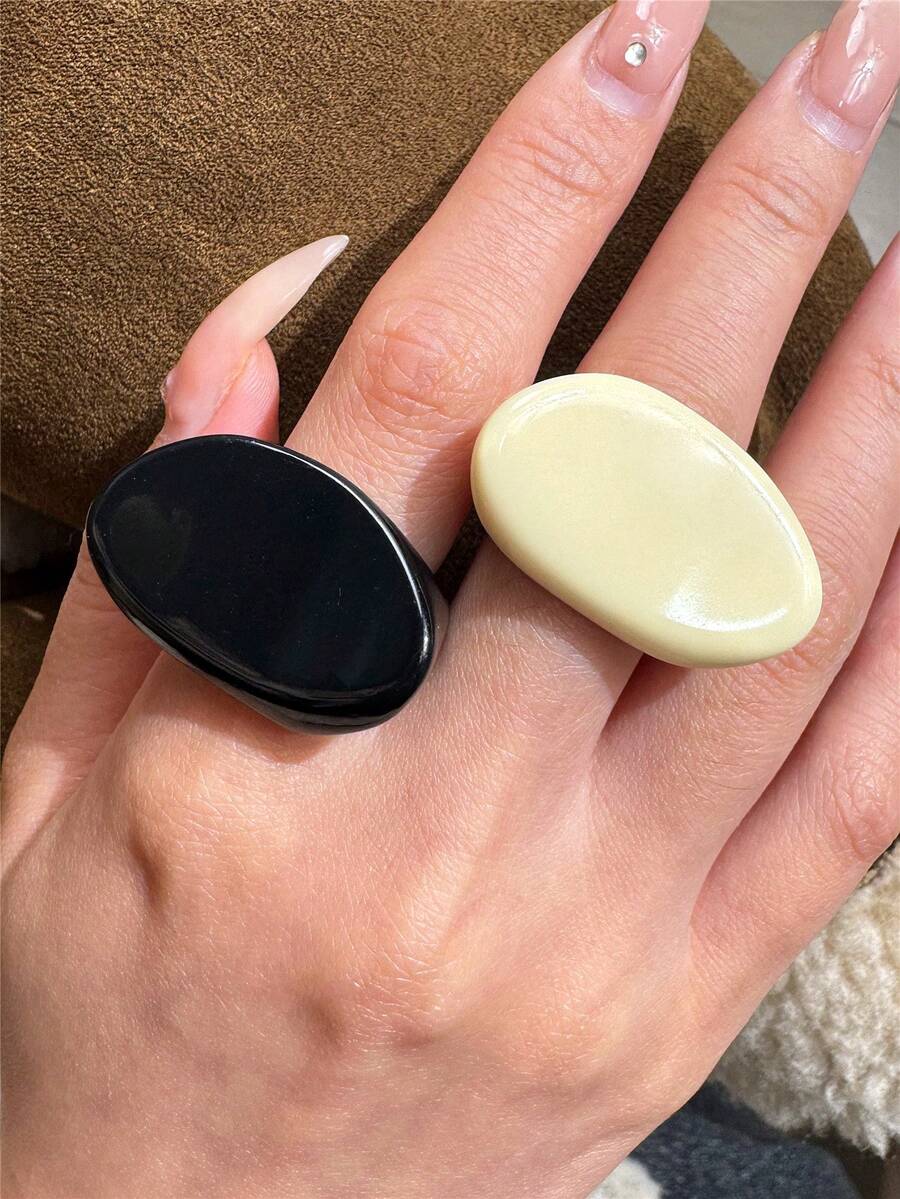 Set de 2 anillos de resina geométrica asimétrica en negro y beige, conjunto de anillos minimalistas vintage, adecuados para uso diario, vacaciones y fiestas - Multicolor - Ver 1