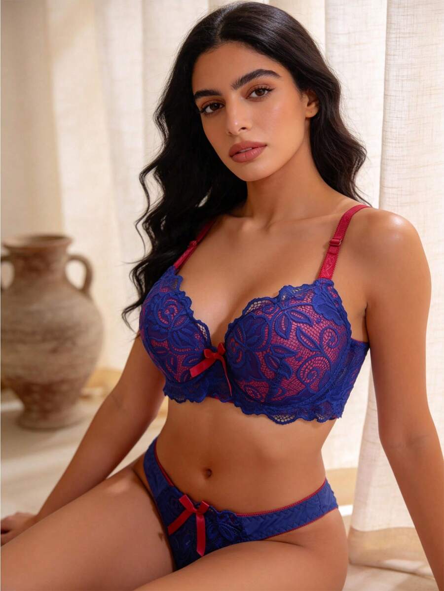 Bộ đồ lót nữ Temptuelle thời trang, lãng mạn, gợi cảm với ren phối màu tương phản, gồm quần lọt khe và áo ngực, cổ chữ V sâu, nâng đỡ tốt và thoải mái với cúp ngực BC. - Màu xanh lam - Xem 1