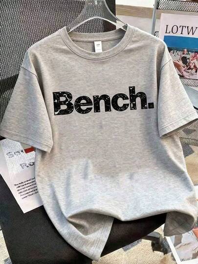 一件做旧纹理极简风格长凳图案T恤，休闲宽松版型，运动风短袖圆领T恤，适合青少年男孩，是完美的夏季礼物，适合春夏季在学校或户外穿着