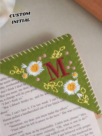 Personalized Initials Seasonal Embroidered Felt Corner Bookmarks, Embroidered Corner Bookmarks, 26 Letters And Four Seasons Bookmarks, Stylish, Simple, And Unique Personalized Gifts, Perfect For Book Lovers.