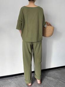 女士宽松休闲夏季畅销款100%纯棉圆领轻薄长袖上衣和裤子套装，适合度假、居家、户外活动，百搭设计，多种场合皆宜，夏季时尚宽松休闲透气纯色口袋细节裤子两件套，优雅大方 - 墨綠色 - 查看 3