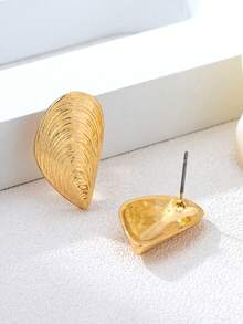 1 Paar modische, minimalistische, zarte goldfarbene strukturierte Muschel-Ohrstecker, Ozean-Stil Accessoire für Frauen, geeignet für den täglichen Gebrauch, Urlaub, Party - Gold - Übersicht 5