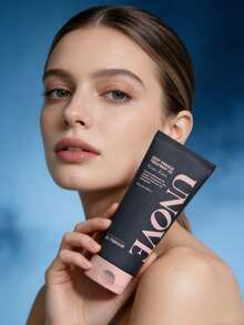 320 ml/10,82 uncji płynu Unove Deep Repair Hair Mask, wzbogacona proteinami i składnikami odżywczymi, głęboko regeneruje zniszczone włosy, łagodzi suchość, rozdwajanie się końcówek i łamliwość, zwiększa elastyczność i połysk, pozostawia włosy miękkie i gładkie. Ma świeży i długotrwały kwiatowy zapach. Nadaje się na święta, imprezy, podróże, aktywności na świeżym powietrzu, a także jako świetny prezent na Walentynki, idealny do wiosennej pielęgnacji. - Maska do włosów Woody - Zobacz 1