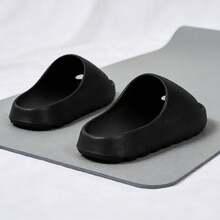 2026 Nuevas sandalias de verano para hombres, suela gruesa cómoda para usar en interiores, baño y exteriores, con diseño antideslizante - Negro - Ver 6
