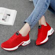 New Cushioning, Supportive, Breathable Women's Shoes, Low-Top Lace-Up Design / Red / White / Black Three Colors Available / Daily Sports  Daily Wear "Both, Wear To Show Vitality" "Weekend Parent-Child Sports" "Family Outdoor "Low-Top Classic Design" "Versatile And Comfortable To Wear" Can Be Used For Golf, Tennis And Other Mid-To-High-End American Sports. A Versatile Women's Shoe - 紅色 - 查看 1