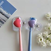 Herz-förmiger Zahnbürstenhalter, weißer Halter mit blauem & rosa Herzdesign, praktisch für Zuhause, Wohnheim, Badezimmer, Reisen, kompaktes & niedliches Design mit Ablaufloch zum Schutz des Zahnbürstenkopfes - Transparent - Übersicht 5