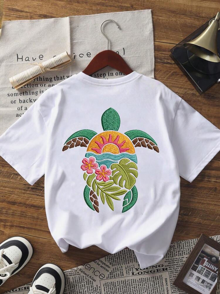 Nouveau T-shirt d'été simple à la mode avec broderie et imprimé tortue de mer. Col rond, manches courtes. Blouse polyvalente et élégante pour femmes, couleur blanche - Blanc - Voir 2
