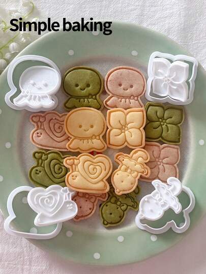 A Cute Japanese-Style Cookie Cutter, With Patterns Of Sunny Dolls, Snails And Umbrellas, And A Kitchen-Themed Cookie Mold For Family Baking.