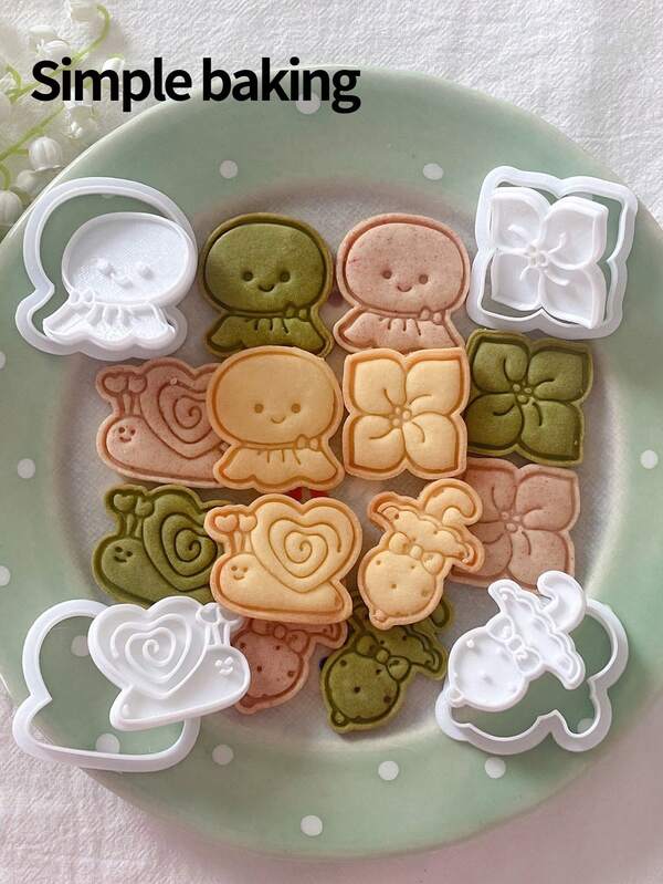 A Cute Japanese-Style Cookie Cutter, With Patterns Of Sunny Dolls, Snails And Umbrellas, And A Kitchen-Themed Cookie Mold For Family Baking.