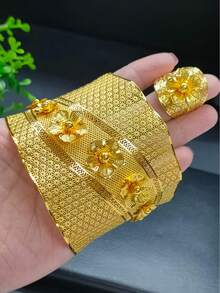 时尚女士金属花朵铜饰套装，包含1条手链和1枚戒指，适合沙特阿拉伯、欧洲、美洲、中东、迪拜等地佩戴，是新娘、婚礼、母亲节、生日等场合送给妈妈、女友、姐妹的理想礼物。 - 金黃色 - 查看 2