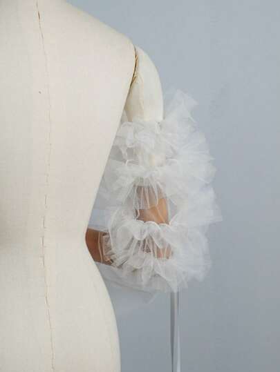 1件女士白色四层网纱花瓣袖