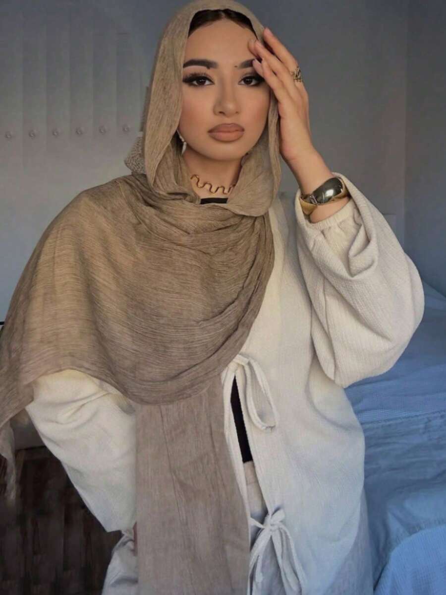 1 Stück rein farbiger, strukturierter, natürlich zerknitterter, atmungsaktiver, weicher, langer muslimischer Kopftuch mit strukturreichem Design - Verschiedenfarbig - Übersicht 1