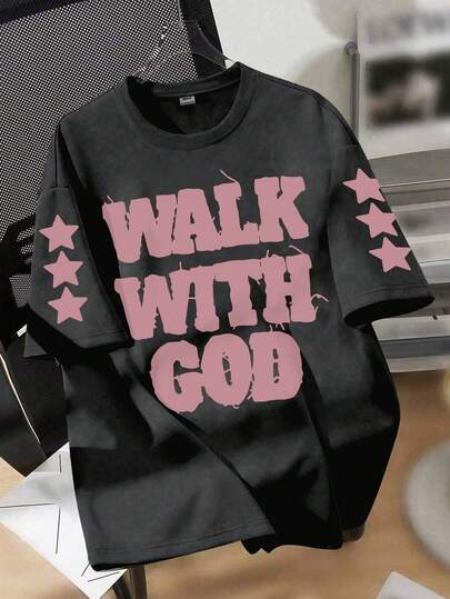 女童宽松印花T恤，做旧“与神同行”印花，粉色星星袖口装饰，休闲宽松版型，适合返校、街头风、日常休闲、夏季穿着