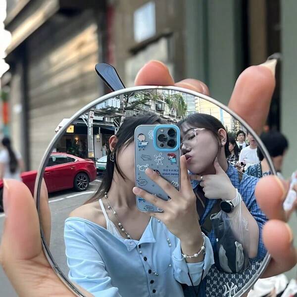 一套广角反光镜，适用于自拍，旅行自拍配件，适合婚礼、友情、情人节、旅行摄影等场合，解决朋友被切出画面的问题 - 小巧圆形镜，便携式镜子，口袋镜，婚礼季必备