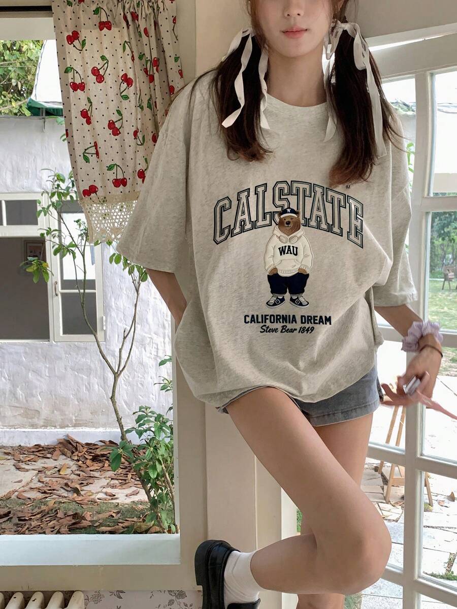 Camiseta de manga corta de diseño suelto y casual con estampado de letras y dibujos animados de cuello redondo para mujer, nueva para el verano - Gris claro - Ver 1