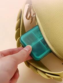 1 hộp đựng thuốc chống ẩm di động, unisex, thích hợp cho du lịch, du thuyền, ký túc xá và sử dụng hàng ngày. Có thể đựng vitamin, thuốc và thực phẩm chức năng. Được làm từ chất liệu PP, cũng có thể dùng như bộ sơ cứu hoặc túi y tế. Thích hợp cho du lịch, nhà cửa, cắm trại, leo núi, săn bắn, đi học và các dịp khác. - Nhiều màu - Xem 9