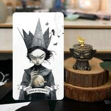 Bộ bài Tarot Knight-Wett phong cách Gothic đơn sắc 78 lá | Giấy bìa cứng chất lượng cao 400gsm kèm sách hướng dẫn | Công cụ bói toán cho chữa lành tâm linh và phù thủy, bộ bài Tarot Gothic mới năm 2026 | Bộ bài Tarot Knight-Wett "Những lời thì thầm của thế giới huyền ảo đen tối" | Trò chơi bói toán bằng bìa cứng cao cấp bền chắc cho thiền định và khám phá bản thân. - Bài Tarot đen trắng - Xem 13