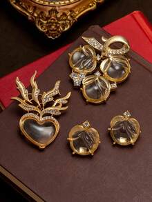 Un elegante juego de broche y pendientes de alta gama con diseño de rama y hoja de cereza con esmalte vintage, hecho de aleación de cobre con detalles de piedras preciosas. La textura compleja muestra una calidad lujosa, ideal para ocasiones formales como galas, fiestas vintage y bodas. - Multicolor - Ver 1