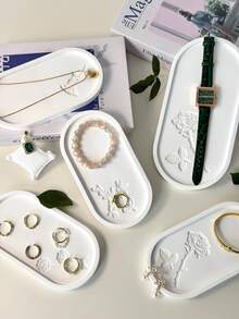 Elegancki zestaw tac na biżuterię w stylu retro z francuskim wytłoczonym motywem kwiatowym – białe, estetyczne pudełko organizera, rekwizyty do fotografii biżuterii, odpowiednie do przechowywania i eksponowania pierścionków, naszyjników, bransoletek i zegarków - Wielokolorowe - Zobacz 2