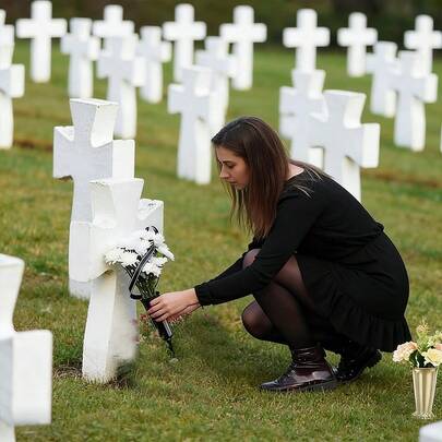 6/3/1pc Rustic Cemetery Vase With Spikes - Outdoor Grave Flower Stand, Suitable For Fresh Or Artificial Flowers, Spiked Design For Grave Decoration