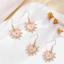 1 Đôi bông tai hình trái tim đính hoa thật bằng nhựa, thích hợp cho nữ giới đeo hàng ngày. - trắng - Xem 4