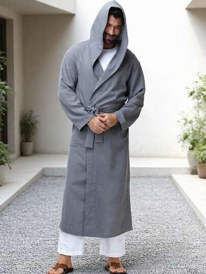 男士穆斯林开襟长袍，家居长袍，休闲度假长袍，庭院风格长袍，两侧带口袋，下摆呈叉形。长度适中，适合作为礼物送给丈夫或男友。