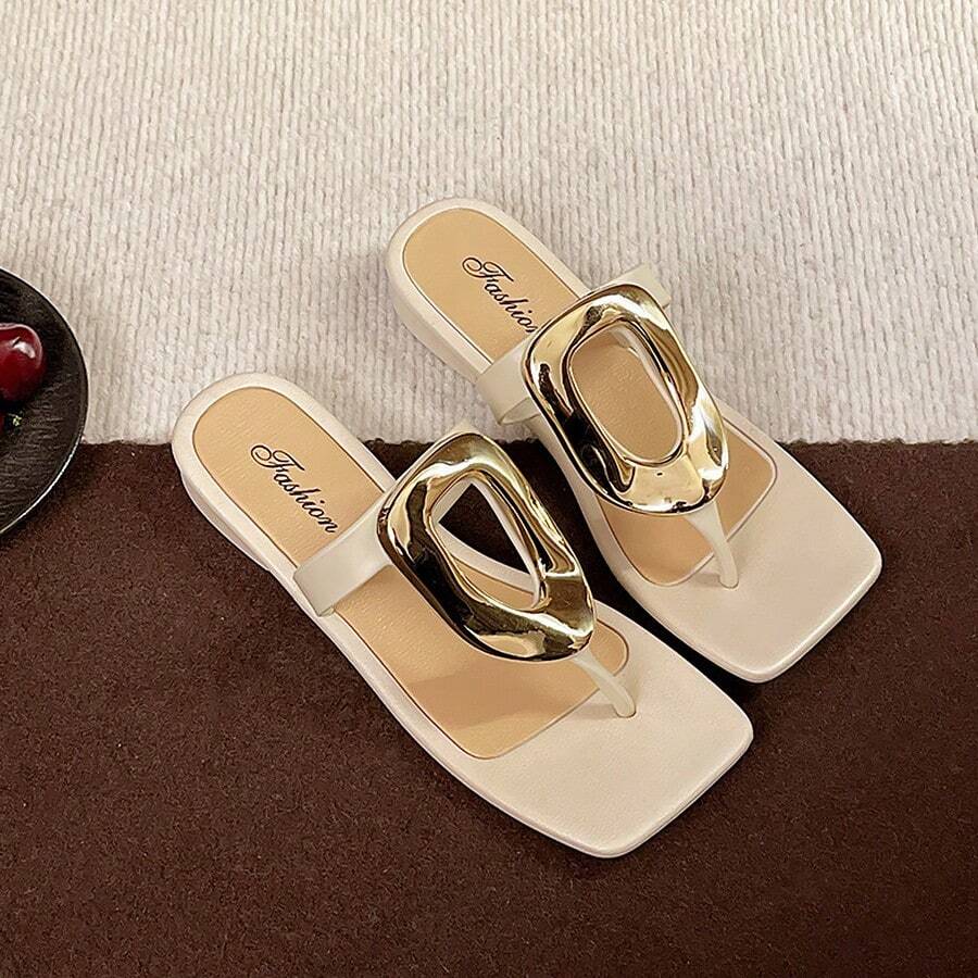 Sandalias de tacón alto para mujeres Sandalias elegantes de inspiración francesa para mujer. Ropa sofisticada de verano para exteriores. Nuevo estilo a la moda. Sandalias de suela gruesa con hebilla metálica cuadrada para exteriores. - Beis - Ver 1