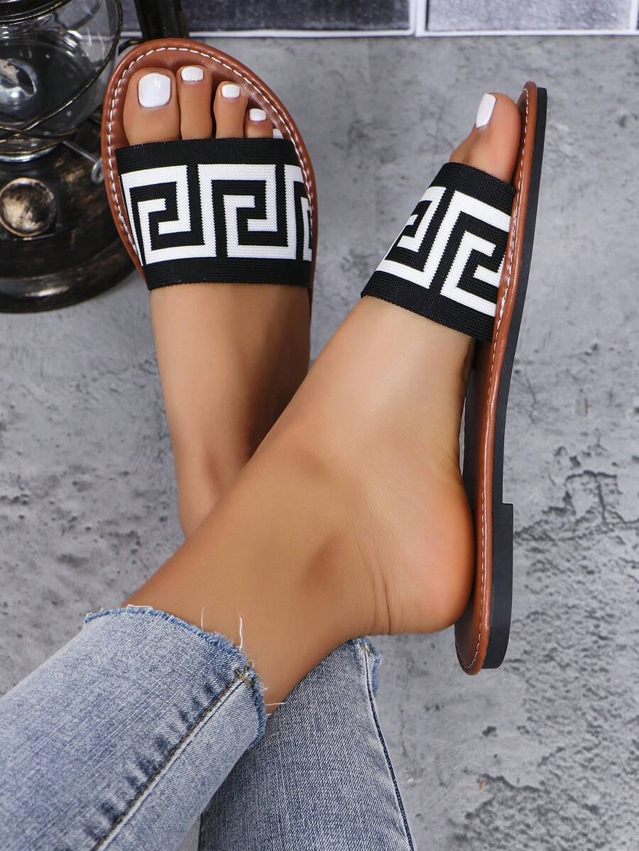 Sandal nữ họa tiết hình học, kiểu dáng thường ngày, dễ xỏ chân. - Đen và trắng - Xem 1