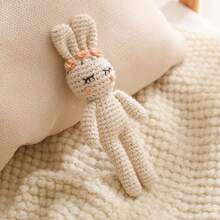 手工编织花朵兔子摇铃，婴儿摇铃，抓握玩具，内置铃铛，3D可爱造型，细节精致，吸引宝宝注意力，训练宝宝听力，完美的生日、万圣节、圣诞节宝宝礼物 - 彩色 - 查看 10