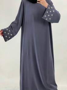 一件精美刺绣披肩，采用尼达面料，透气舒适，适合穆斯林/伊斯兰女性日常穿着，可搭配长袍。 - 彩色 - 查看 31