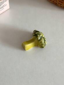 6件套可爱陶瓷刀叉勺筷架套装，清新治愈风格，色彩缤纷的水果和鱼图案，精致的釉面陶瓷筷架，适合日常餐桌装饰和家庭聚会。 - 彩色 - 查看 23