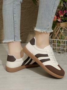 2026 New Women's Flat Casual Sneakers, Round Toe Lace-Up Outdoor Versatile Lightweight Trainers, Comfortable Spring/Autumn Casual Shoes, Retro Style Vulcanized Shoes, Fashionable All-Season - Brown - View 2