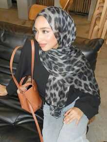1条女士围巾，波西米亚豹纹印花头巾，轻盈透气，适合日常搭配长袍穿着。 - 灰色 - 查看 1