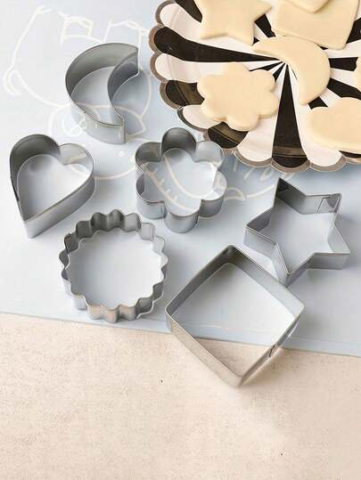6-teiliges Set aus Edelstahl geometrische Keksausstecher - kreative Stern, Mond, Herz, Stern, Blume und quadratische Keksformen, perfekt zum Formen von Keksen und Gebäck, verwendet für Backen, Kochen, Küche, Küchenutensilien, Backwerkzeuge, Keksausstecher, ideal zum Backen und Dekorieren von Kuchen, Geburtstagsfeiern, Muttertag, Vatertag und Projekten, Geschenke für Frauen, Männer und Freunde