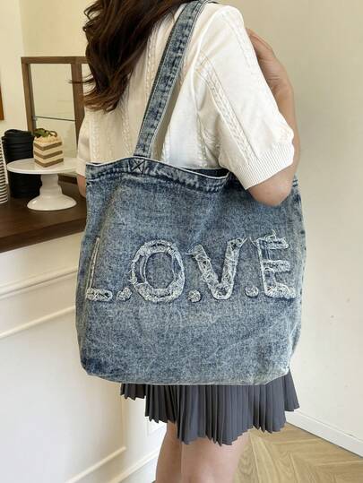 1个简约大容量“LOVE”字母印花水洗耐用手提包，女士便携单肩包，适合工作、上学、购物、旅行，是情人节送给女性的理想礼物，四季皆宜。