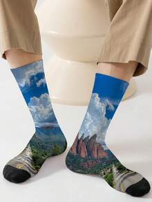 1双360男士袜子——趣味十足的全幅印花，图案包括云朵、树叶、山脉和公路，柔软舒适，弹性极佳。这款时尚休闲的街头嘻哈风360袜子，非常适合作为压缩袜、情人节礼物或宽松的孕妇袜。 - 彩色 - 查看 9