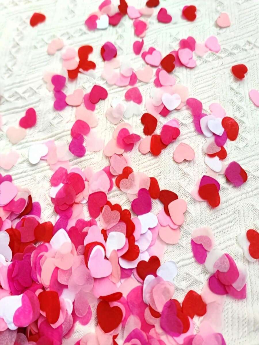 1000/2000pcs Four-Color Heart-Shaped Confetti, Combining Delicate Romantic Elements With Practical Functions, High-Quality Decorative Material Designed For Event Planners, Wedding Stylists, And Those Wishing To Infuse Celebrations With Sweet Affection. Featuring Gradient Red, Deep Pink, Light Pink, And White Heart Shapes, Presenting A Dreamy Visual Effect. - Multicolor - View 1