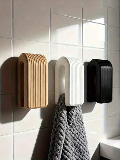 Gravity Locking Wall-Mounted Towel Rack - A Unique And Practical Household Essential. Featuring An Automatic Gravity Locking Design, This Towel Rack Securely Holds Towels In Place Without Slipping. As An Innovative Towel Rack, Its Unique Structure Breaks Through The Limitations Of Traditional Designs, Serving As Both A Practical Bathroom Storage Solution And A Distinctive Decorative Piece.