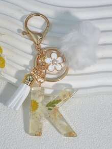 1pc White Daisy Dried Flower Letter Keychain, Embossed Tassel Pom Pom White Pearl Flower Keyring Gift - White - View 23