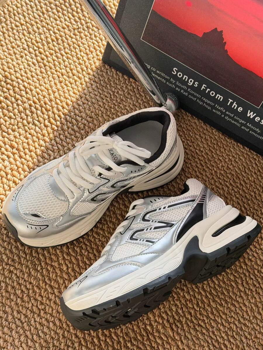 2026春夏新款情侣运动鞋，女士厚底运动鞋，休闲厚底增高鞋，银白色简约配色，舒适时尚跑步鞋，户外透气网布面料