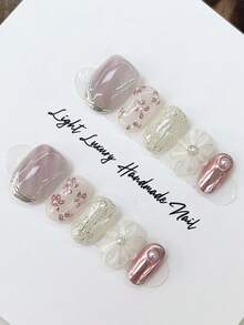 10片手工制作的按压式美甲贴片，精致的薰衣草水彩花卉图案，柔和的粉紫色扎染珍珠美甲，适合约会、通勤、甜美女孩，可卸可重复使用，是送给女性的绝佳礼物，适合节日、度假或日常佩戴。 - 淡紫色 - 查看 5