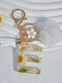 1pc White Daisy Dried Flower Letter Keychain, Embossed Tassel Pom Pom White Pearl Flower Keyring Gift - White - View 5