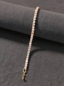 1 pièce Bracelet chaîne de tennis entièrement pavé de diamants dorés, disponible en plusieurs tailles. Accessoire polyvalent et délicat pour femmes avec des pierres de zircone densément montées qui brillent magnifiquement sous la lumière. Design minimaliste mais luxueux, convenant à diverses occasions - Or jaune - Voir 10