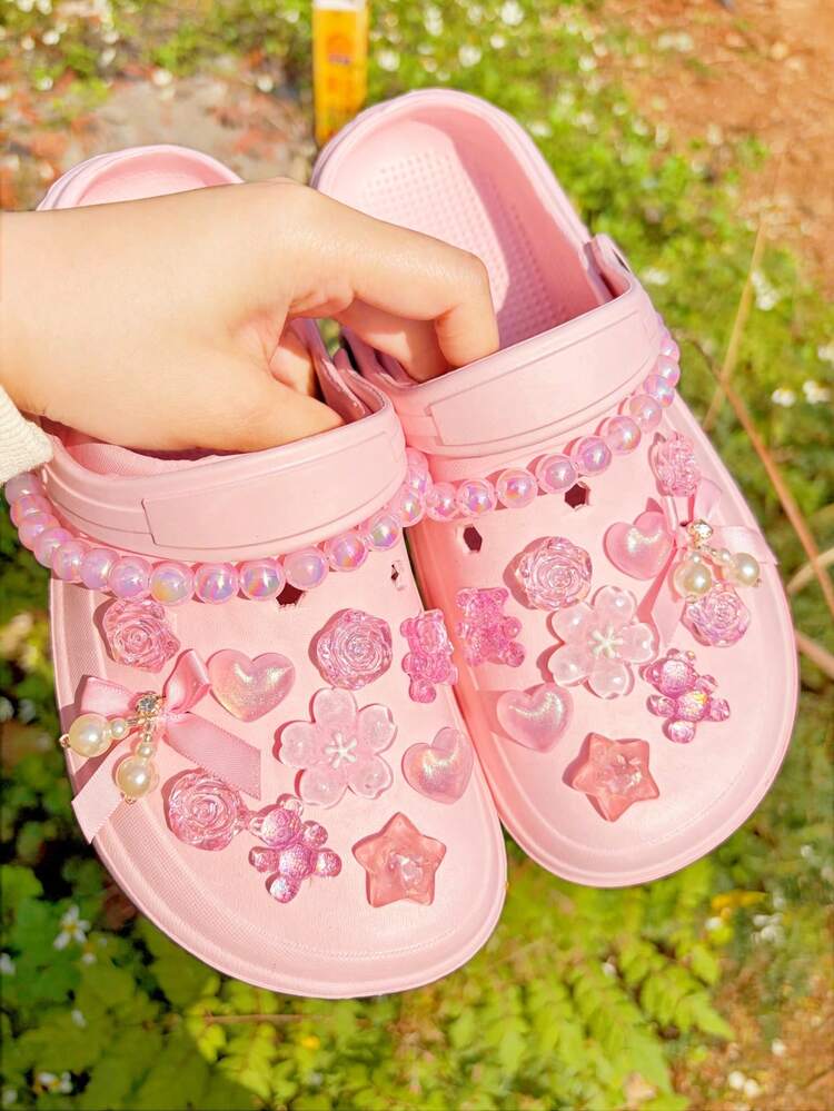 22 pièces Décorations en ABS roses en forme de cœur, nounours, fleur, nœud papillon. Accessoires DIY convenant pour décorer les sandales, les pantoufles, les sacs de plage des femmes. Idéal pour les vacances, les cadeaux d'anniversaire. - Rose 22 - Voir 1
