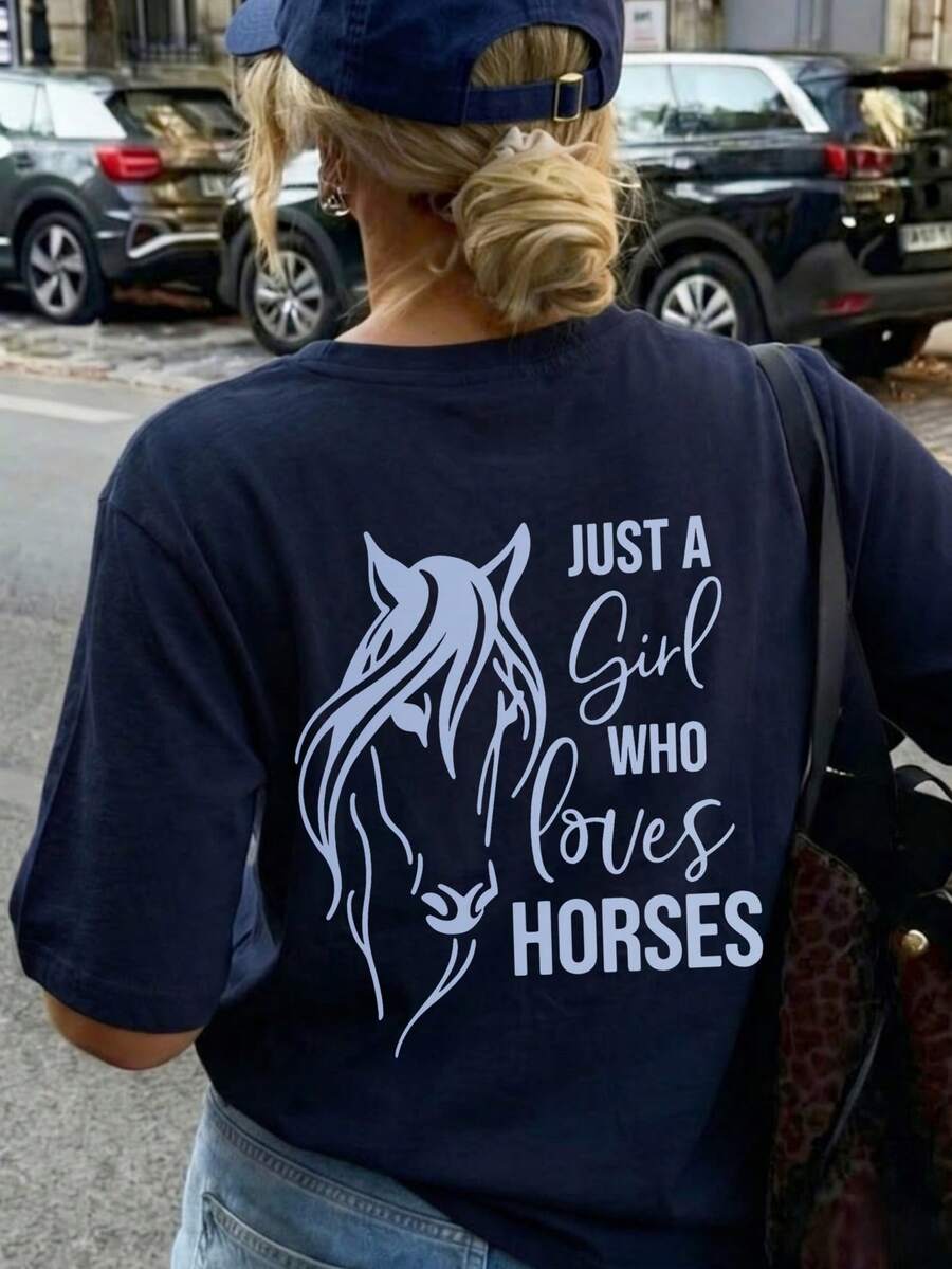 女士时尚夏季圆领短袖T恤，休闲百搭。马术主题休闲风格，“Just A Horse Lover”英文字母印花图案，适合街头、休闲、聚会、派对等各种场合。