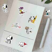 SNOOPY 1 bộ/60 miếng dán mới năm 2026, hình ảnh truyện tranh Peanuts kinh điển, dễ thương và bền. Miếng dán chống nước và bền, thích hợp để trang trí laptop, ốp điện thoại, bình nước, vali, ván trượt và nhiều hơn nữa. Chúng cũng hoàn hảo cho các tài khoản DIY. Nhỏ gọn và tinh tế, với hình ảnh trực tuyến, nhiều họa tiết hoạt hình sáng tạo, thích hợp làm quà tặng cho bạn bè và gia đình, và nhiều kiểu dáng ngẫu nhiên. Dễ dàng làm nổi bật những chi tiết nhỏ trong cuộc sống hàng ngày, rất được ưa chuộng như một món quà nhỏ và quà lưu niệm. - Nhiều màu - Xem 6