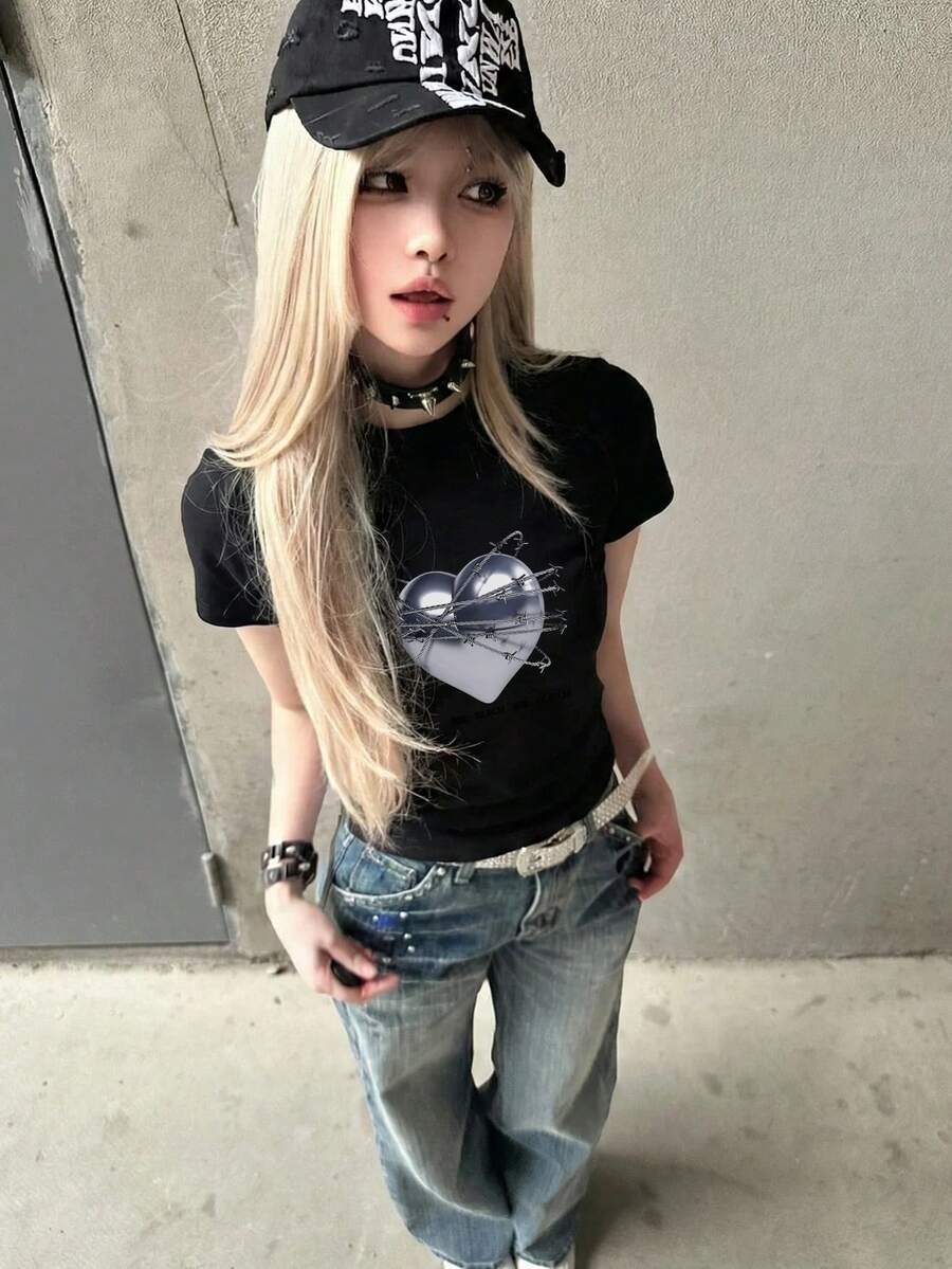 2026夏季新款女士修身露脐上衣，独特设计印花心形图案，朋克街头风休闲圆领T恤 - 黑色 - 查看 1
