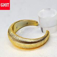 GNIT Set de pulseras anchas de resina gruesa - Pulseras de ámbar marmoleado y rayas doradas para mujeres, joyería de moda retro Y2K bohemia, pulseras apilables de brazalete ancho - Pulseras de resina ámbar y chapadas en oro para atuendos de otoño e invierno - Touka touka dorada - Ver 7